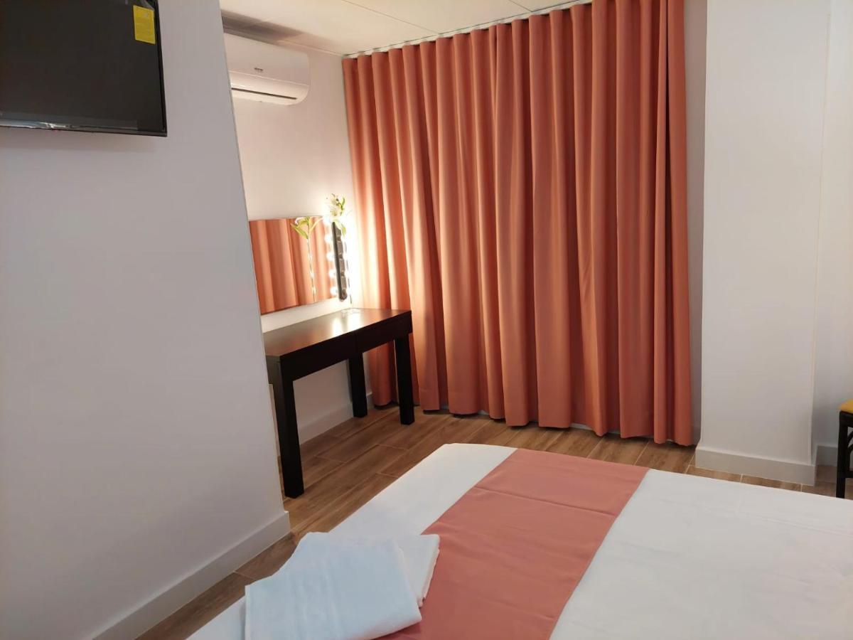 Hostal Garden Rous Paiporta Zewnętrze zdjęcie
